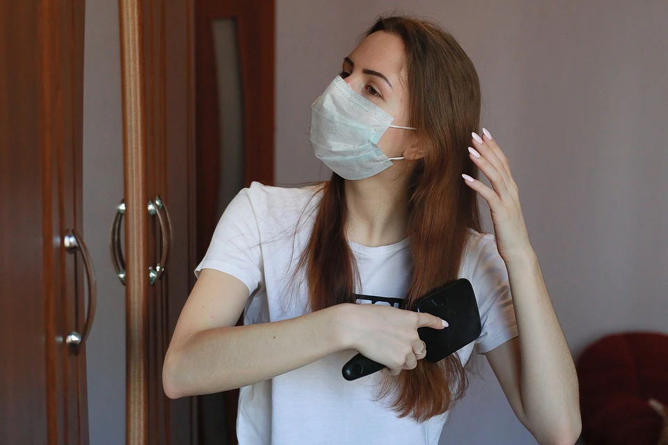 Сейчас во многих семьях есть больные, так что маски теперь нужны и в квартире.