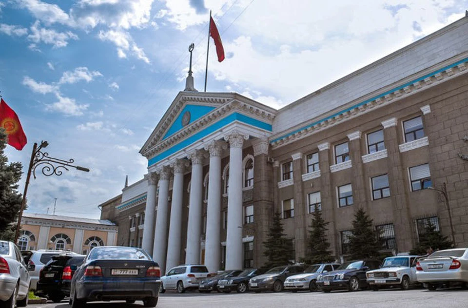 В мэрии Бишкека прокомментировали попытки отдельных претендентов занять кресло градоначальника.