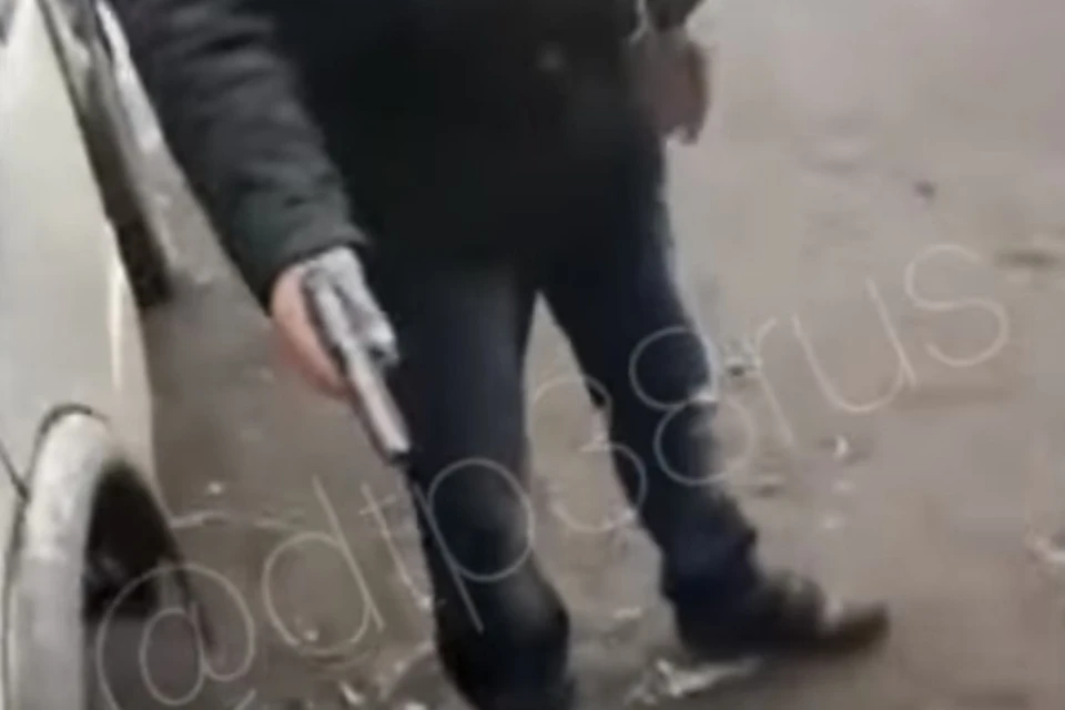 «Тебе ногу прострелить?»: иркутянин устроил пальбу на шиномонтажке, требуя товарный чек. Фото: "ДТП 38RUS"