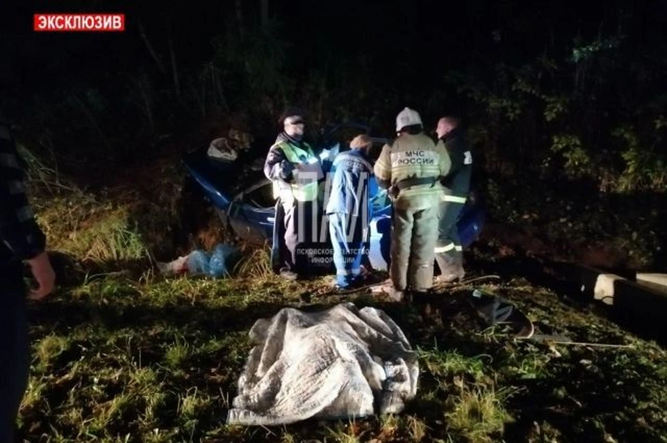Водитель погиб на месте ДТП (Фото: Псковское агентство информации).
