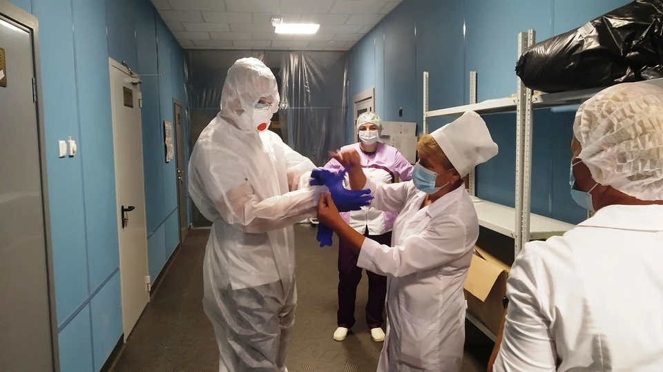 В одной из инфекционных больниц Феодосии начали работу два студента-медика. Фото: официальный сайт Минздрава РК.