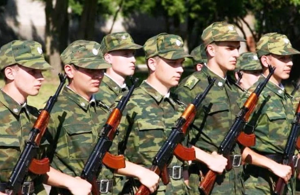 По данным Комитета солдатских матерей России более 110 тысяч российских парней категорически не хотят служить в армии