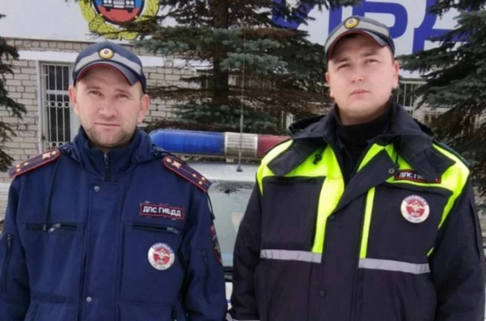 Лейтенанты полиции Игорь Зебзеев и Дмитрий Спирин помогли заблудившемуся в лесу соликамцу.