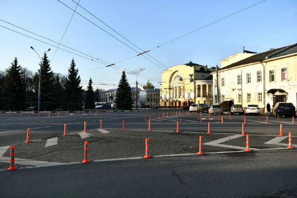 На зиму столбики уберут, чтобы не мешать уборке снега