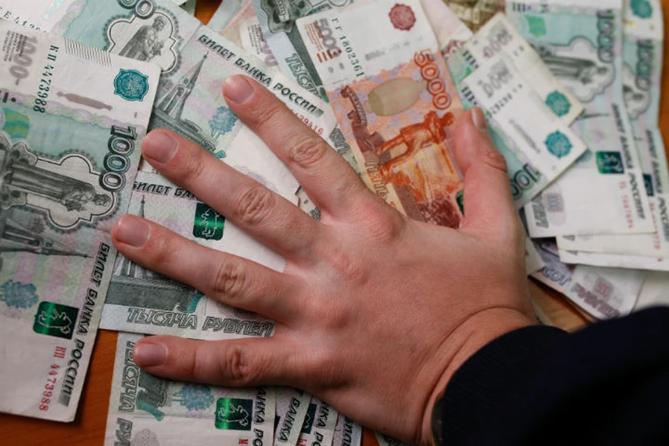 За «невнимательность» мужчина предложил полицейскому 10 тысяч рублей