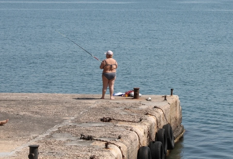 На центральной набережной Ялты запретят рыбачить.
