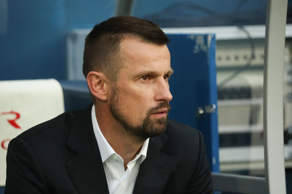 Три поражения подряд чемпиона России поставили под вопрос будущее главного тренера «Зенита» Сергея Семака.
