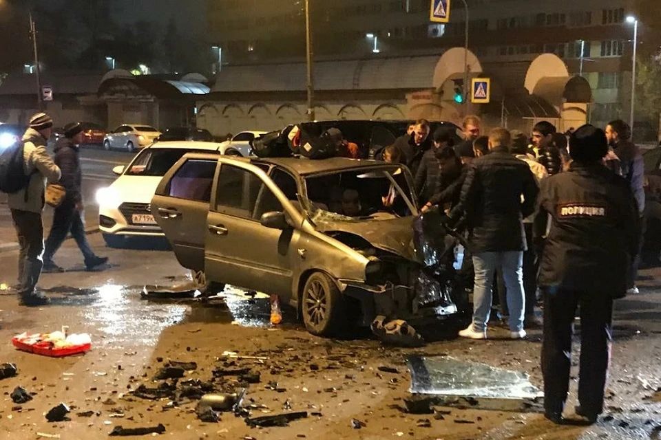 Пять человек пострадали в столкновении "Лады" и "каршеринга. Фото: vk.com/spb_today