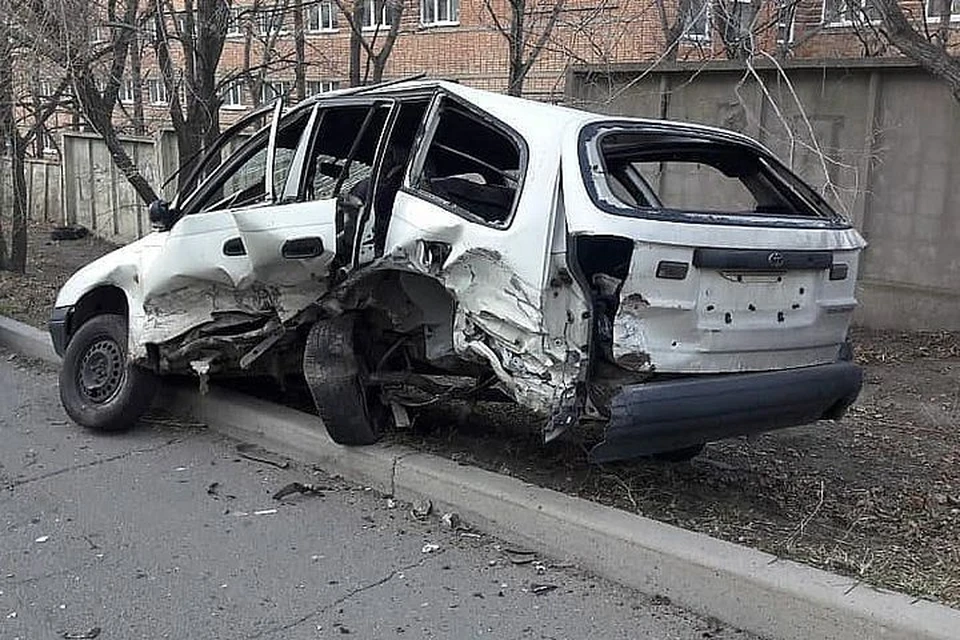 Авто практически сложило пополам
