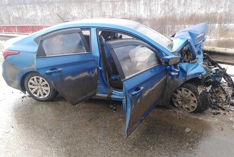 Обе машины оказались сильно повреждены. Фото: УГИБДД МВД РФ по Свердловской области
