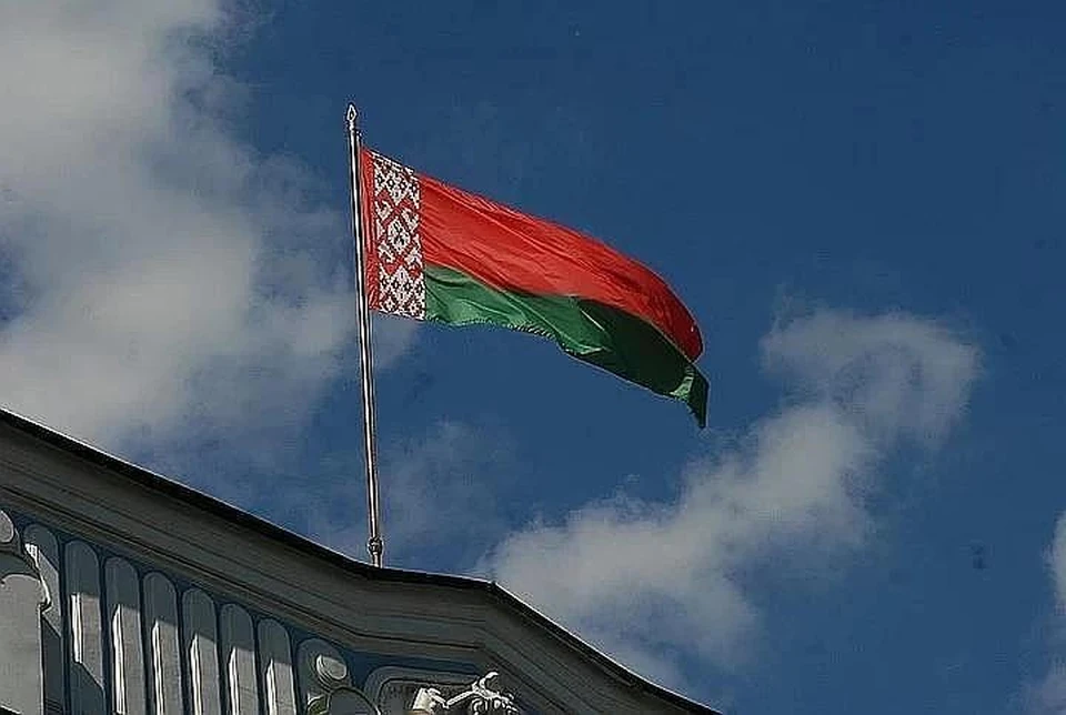 Неизвестные в Вильнюсе забросали картошкой посольство Беларуси