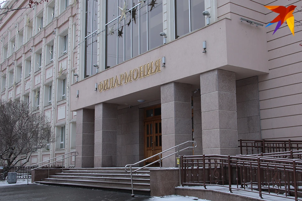 В Мурманске это будет Ледовый дворец и областная филармония, в Полярных Зорях - городской Дворец культуры, в Коле - дом на улице Каменный остров, 5.