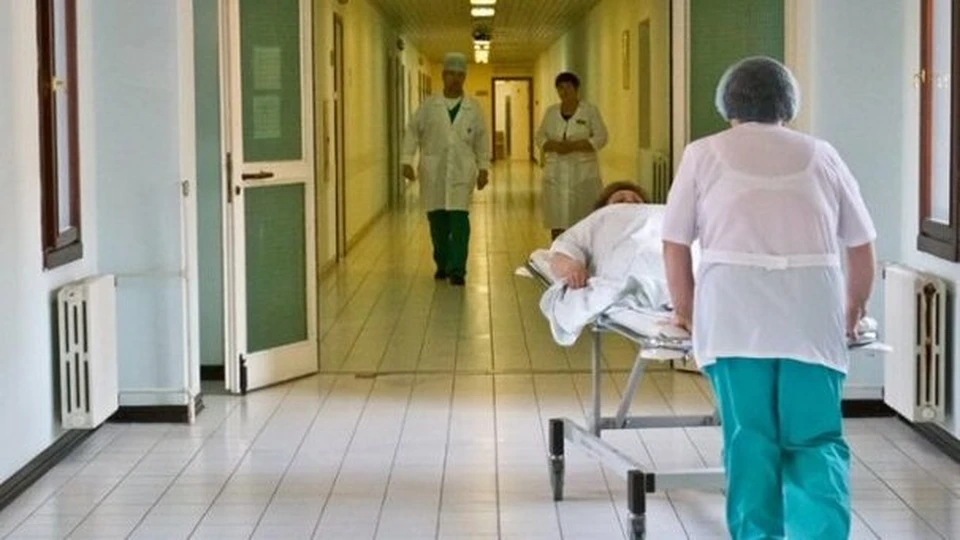 Пенсионерку на каталке просто вышвырнули из больницы (Фото: yandex.ru).