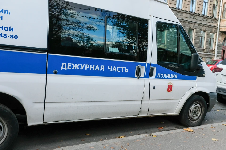 Мертвого мужчину нашли по трупному запаху в Ленобласти
