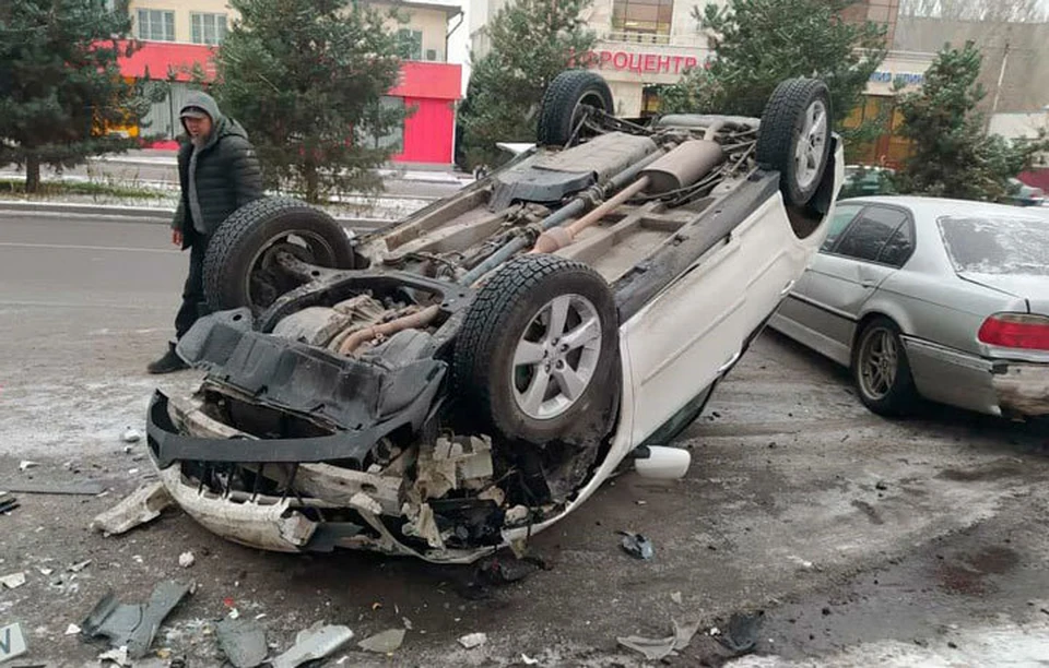 Очевидцы ДТП выложили в соцсети кадры с места аварии.