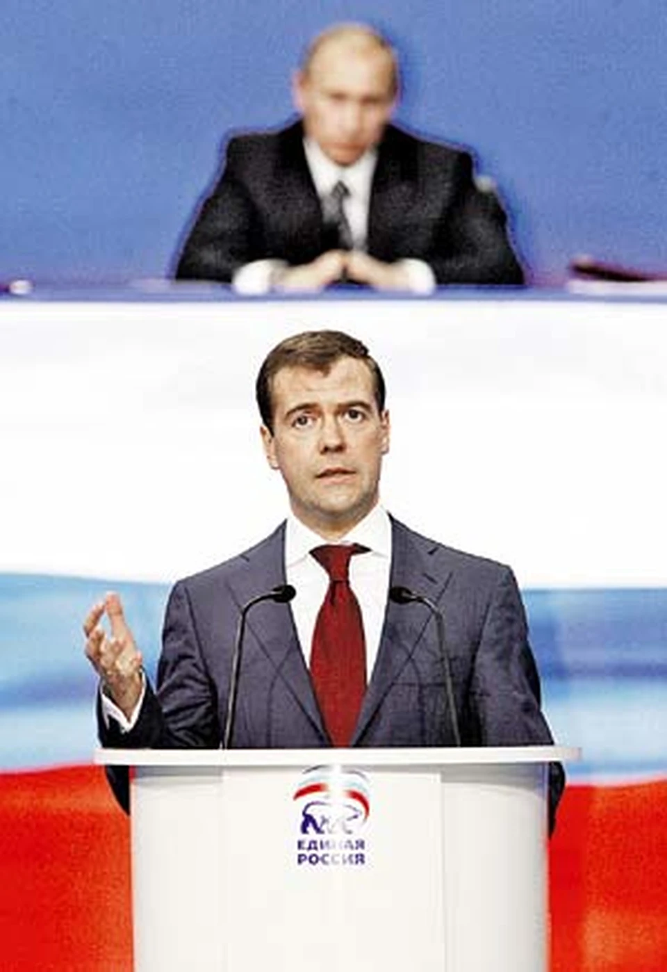 Путин видел, как Медведев из «хорошего юриста-эксперта» превращался в «волевого организатора». Теперь Путин с интересом наблюдает, как его подчиненный вживается в роль кандидата в президенты.