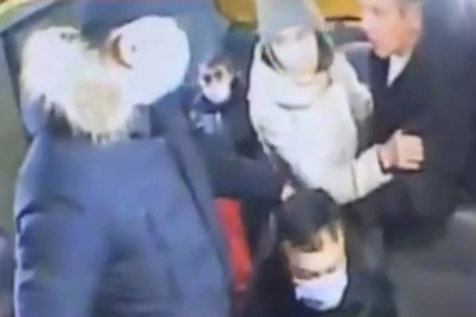 Конфликт в петербургской маршрутке из-за маски, после которого убили мужчину, попал на видео