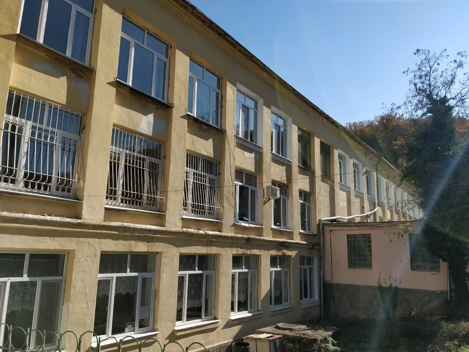 На профилактику COVID-19 в школах Симферополя выделили больше 20 миллионов рублей.