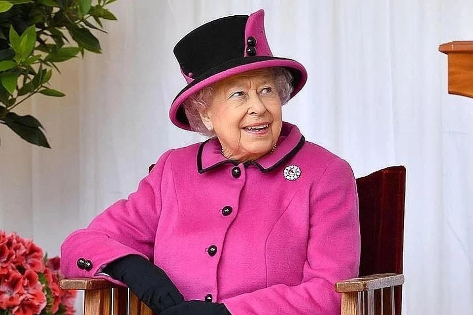 Королева Елизавета II запустила производство джина в Британии