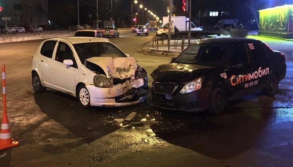 Водители не пострадали, а малолетнего ребенка отправили в больницу. Фото: пресс-служба Госавтоинспекции по Омской области