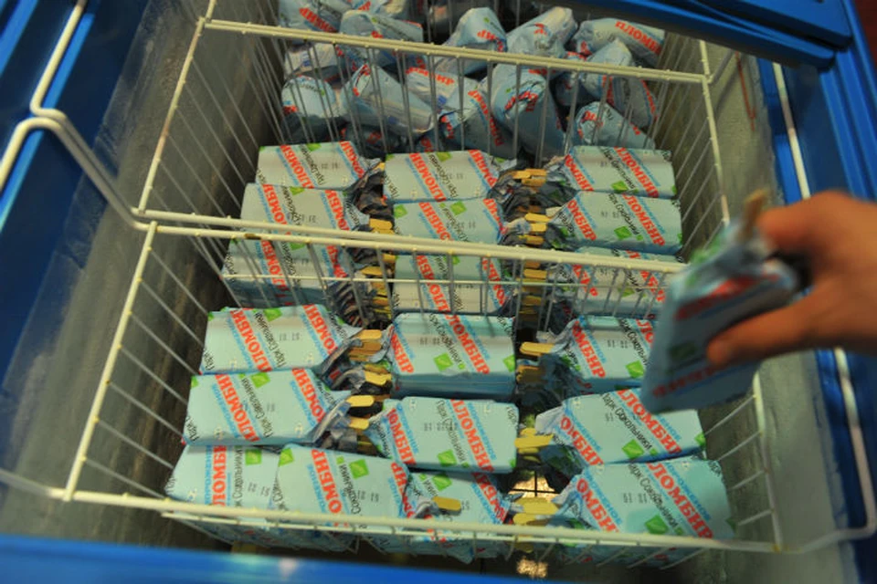 В ответ на требование продавца расплатиться за эскимо хулиган бросил мороженое женщине в лицо