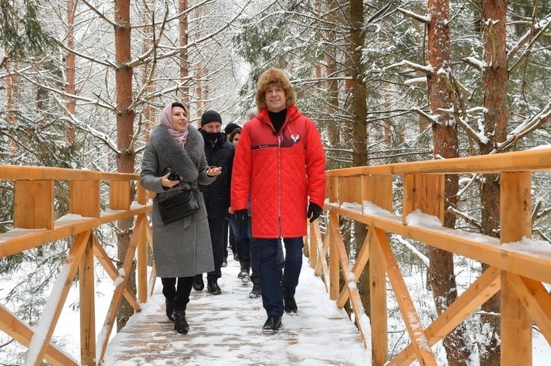 По навесному мосту прогулялся Александр Бречалов