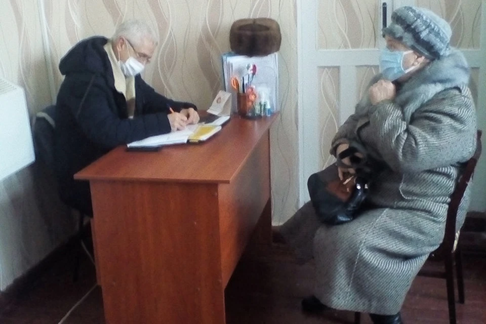 В Пенсионном фонде ЛНР продолжают прием пожилых людей, которые не успели пройти актуализацию. Фото: pflnr.su