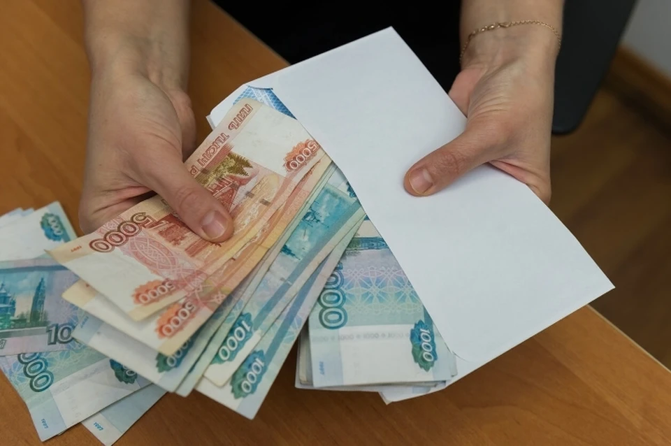 В Ленобласти задержали замдиректора "Ленавтодора" по подозрению в особо крупной взятке.