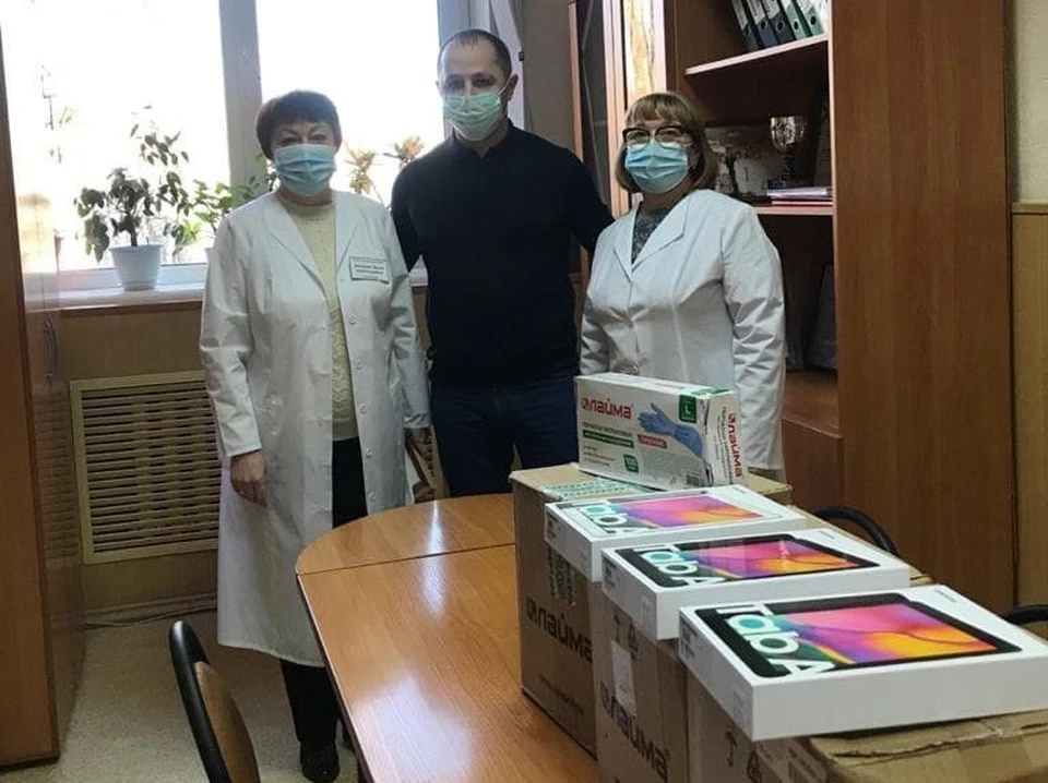 Гагик Киракосян подарил врачам скорой помощи планшеты и средства защиты