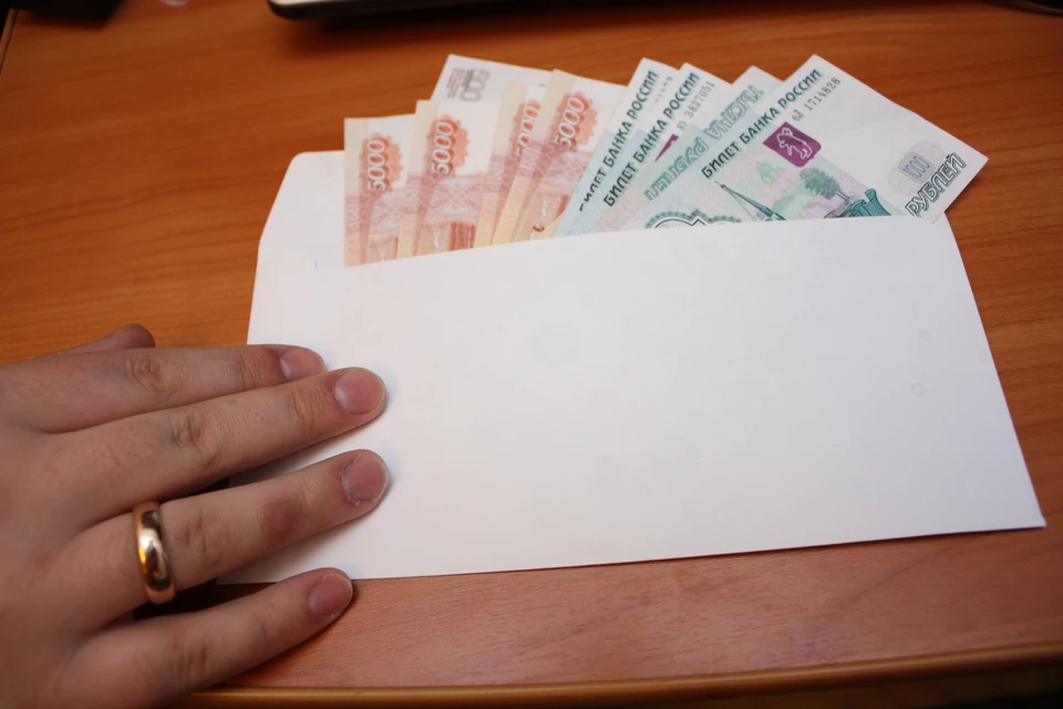 Мошенник под предлогом компенсации за услуги экстрасенса похитил у белгородки больше миллиона рублей.