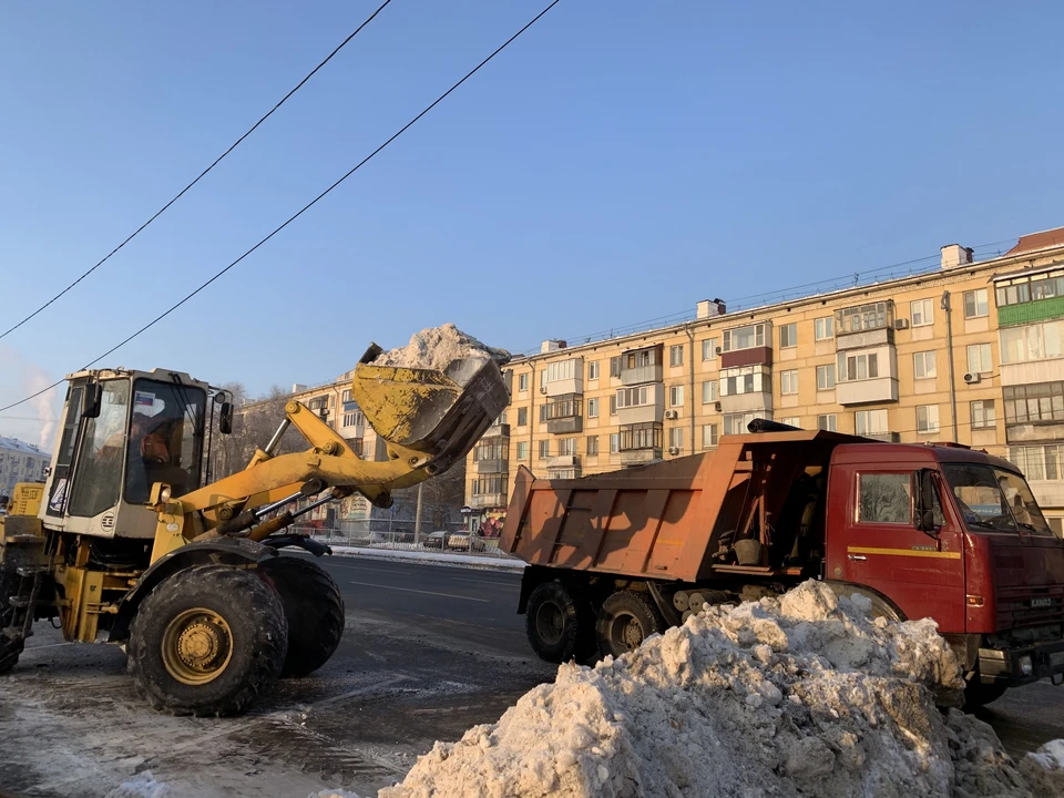 Ежедневно задействуется от 9 до 16 единиц спецтехники Фото: администрация Самары