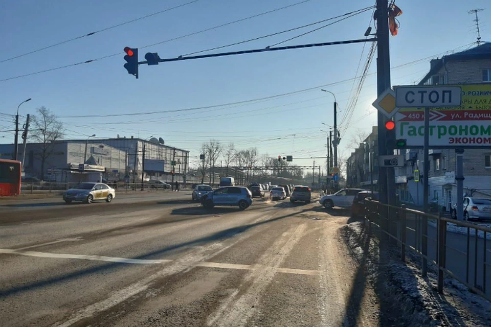Три человека пострадали в аварии на перекрестке в Хабаровске