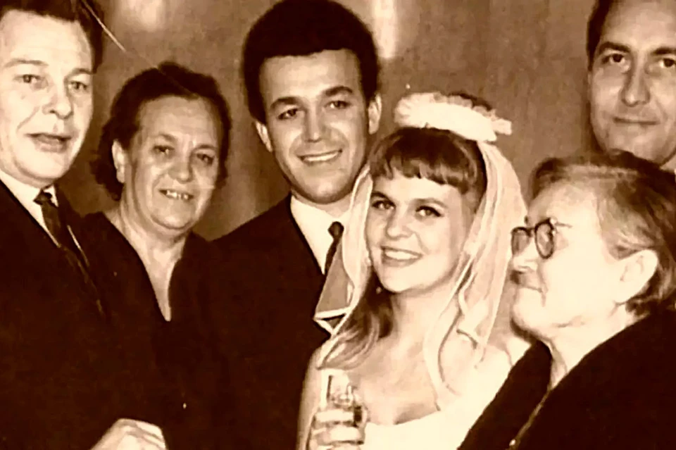 Свадебное фото Кобзона и его первой жены Кругловой. 1965 год. Фото: программа «Привет, Андрей!», телеканал "Россия-1"