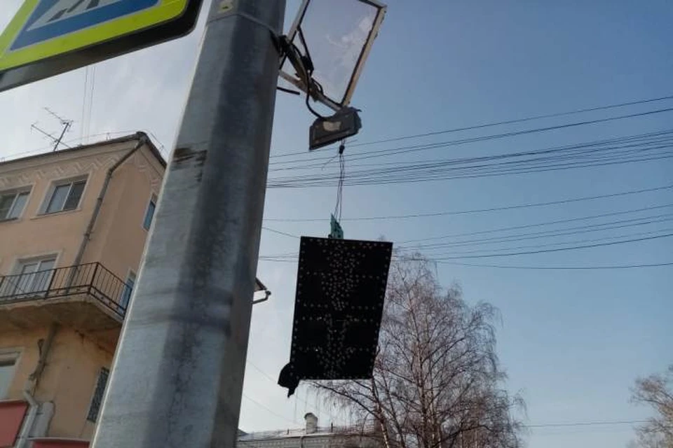 Вандалы разгромили пешеходные светофоры в Новокузнецке
