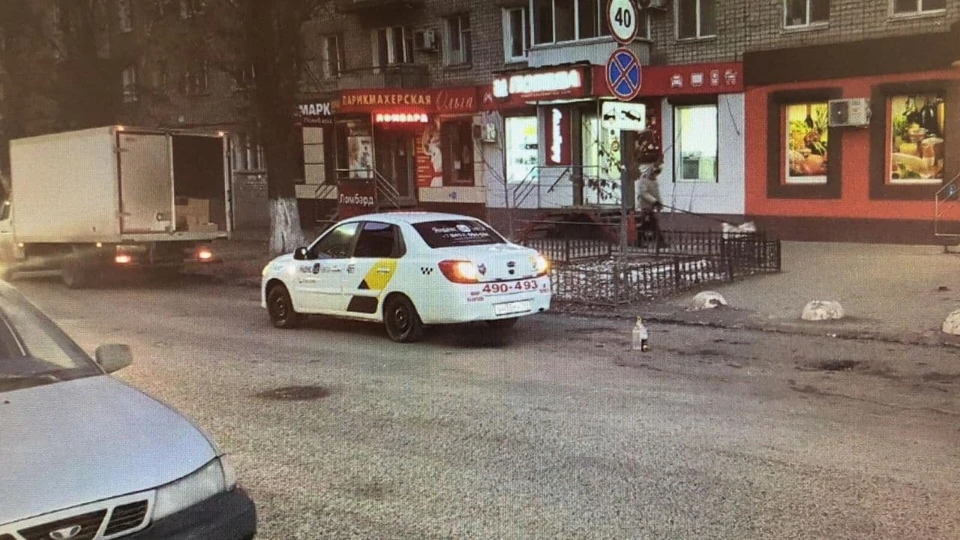 В Саратове под колеса авто попала женщина