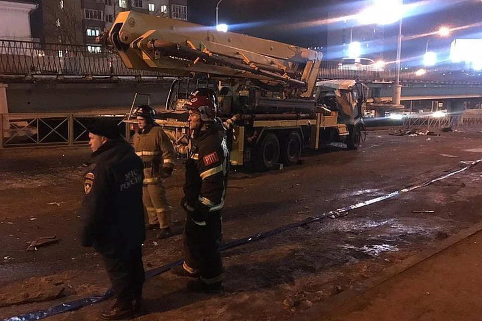 На место происшествия стянуты оперативные службы города