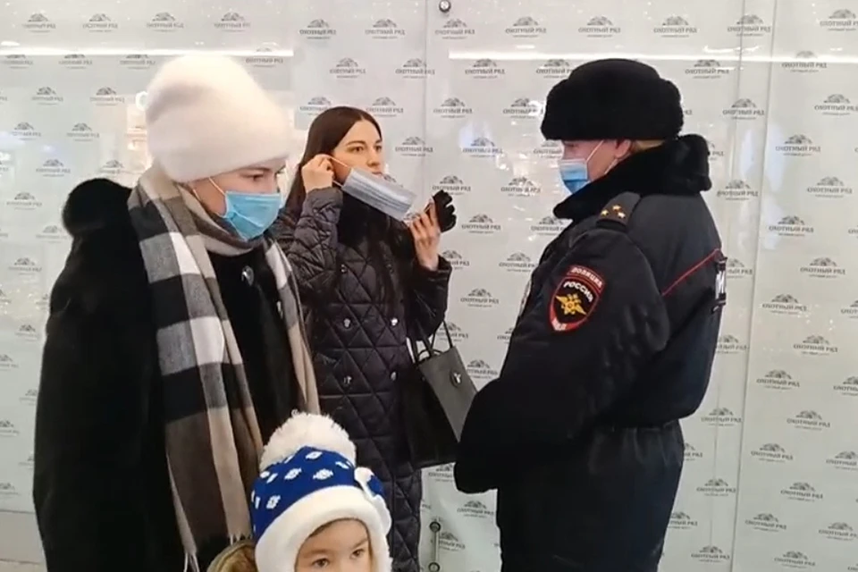 В столице власти стараются зорко следить за соблюдением правил периода пандемии. Фото: Департамент торговли Москвы