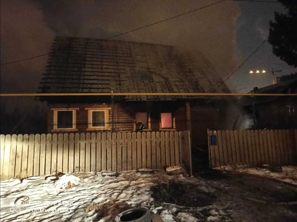 Всего пожар тушили 13 человек и пять единиц техники.