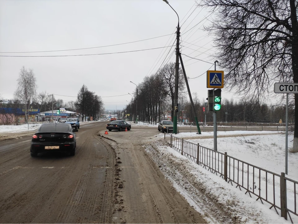Иномарки не разъехались на повороте