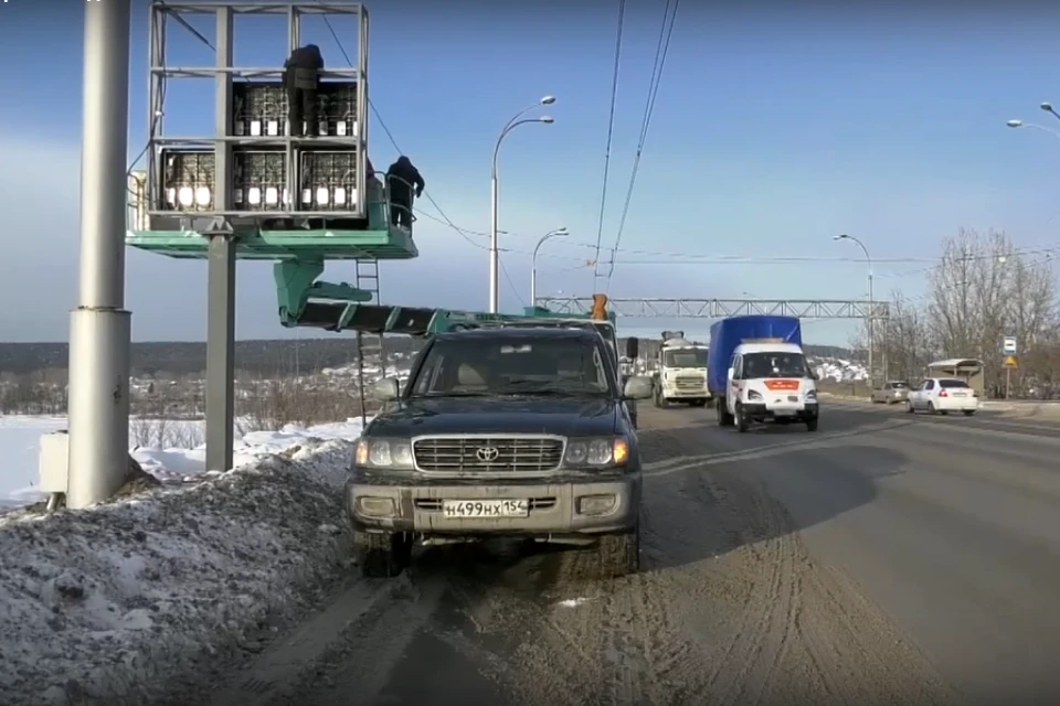 На дорогах в Кемерове начали устанавливать информационные табло. Фото: Илья Середюк/ vk.com