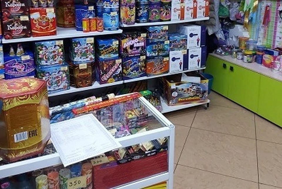 В Кузбассе нашли и изъяли партию опасной пиротехники. Фото: ГУ МВД России по Кемеровской области