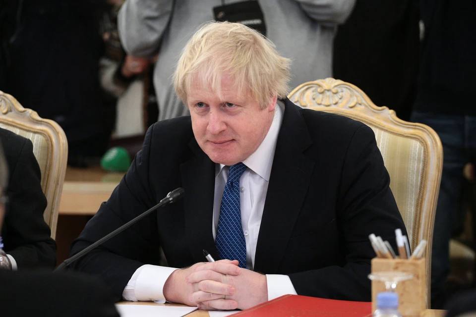 Премьер-министр Великобритании Борис Джонсон заявил, что в стране вводится жесткие ограничения коронавируса нового типа.