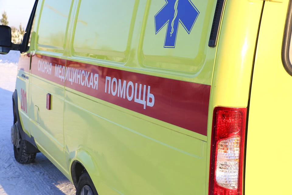 Тюменца, упавшего в подъезде без сознания, увезли в больницу с отравлением. Фото - Ирина Бердюгина, пресс-служба ГБУЗ ТО «Станция скорой медицинской помощи».
