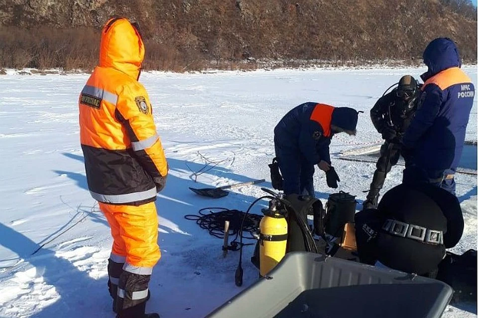 В Хабаровском крае затонувшую машину нашли, человека обнаружить не удалось