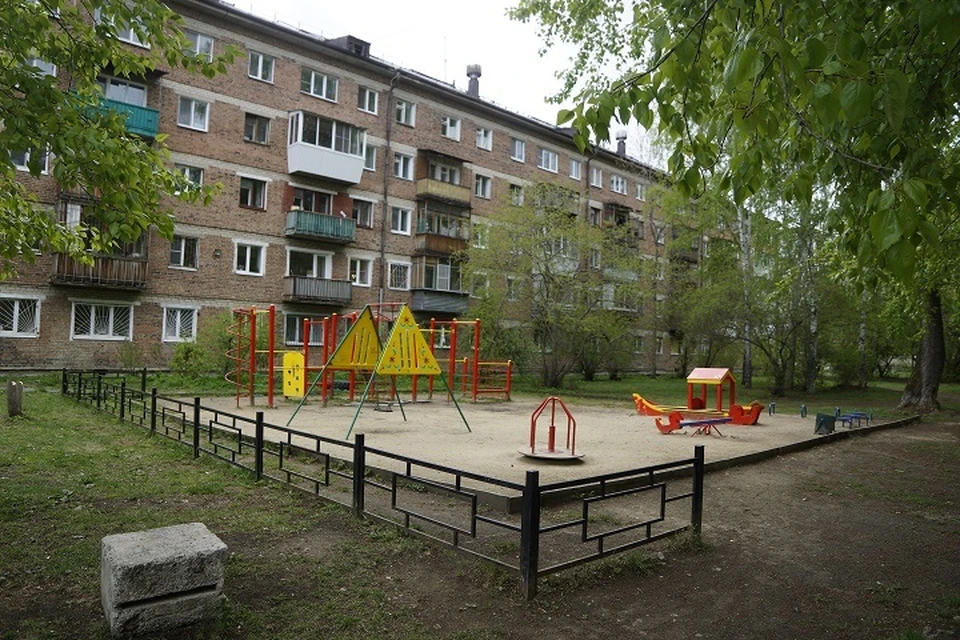 Детскую площадку построили с нарушениями