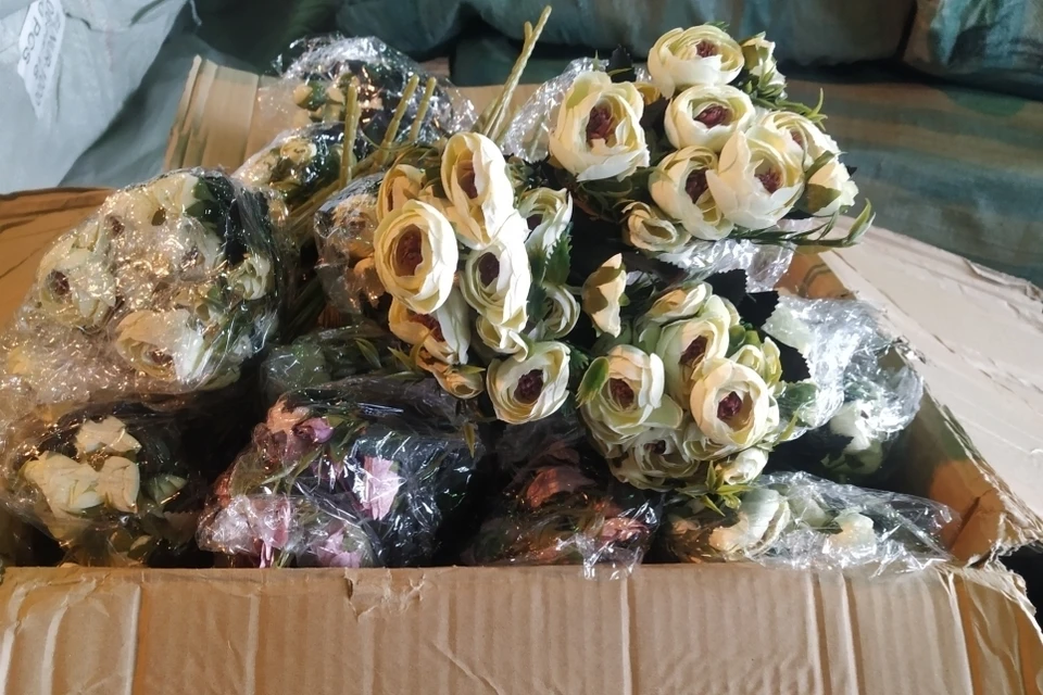 1,3 тонны незадекларированных искусственных цветов обнаружили сотрудники Находкинской таможни. Фото: пресс-служба Находкинской таможни