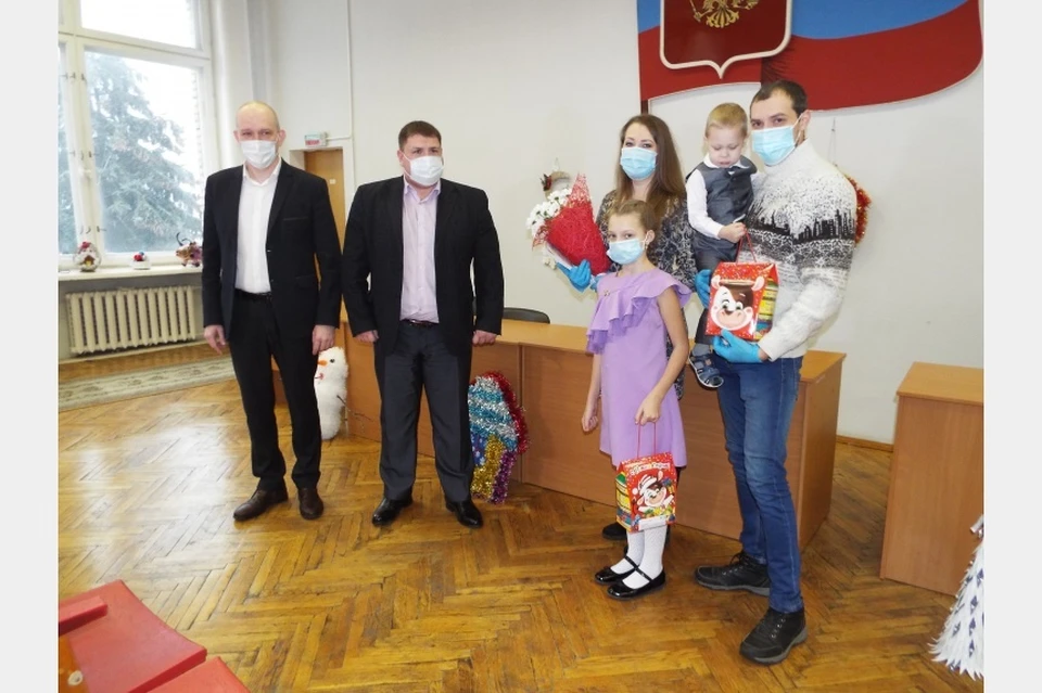 В Смоленске наградили многодетных матерей почетными знаками. Фото: администрация города Смоленска.