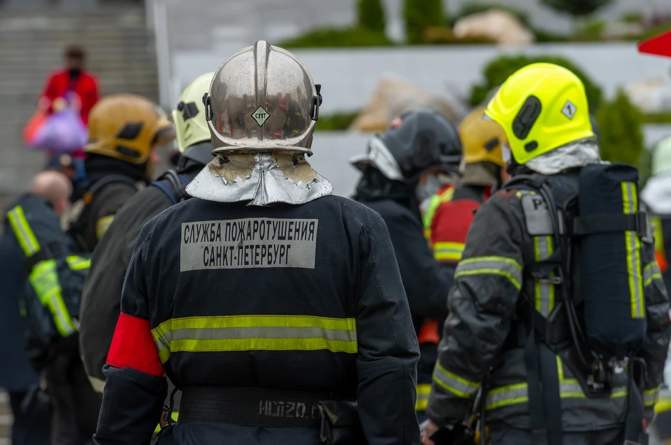 Баня горела в Калининском районе Петербурга.