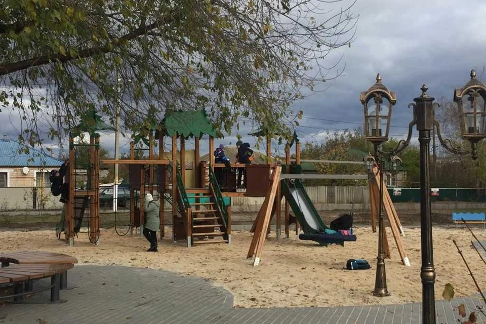 В районных городах появились новые детские площадки. ФОТО: пресс-служба правительства РО