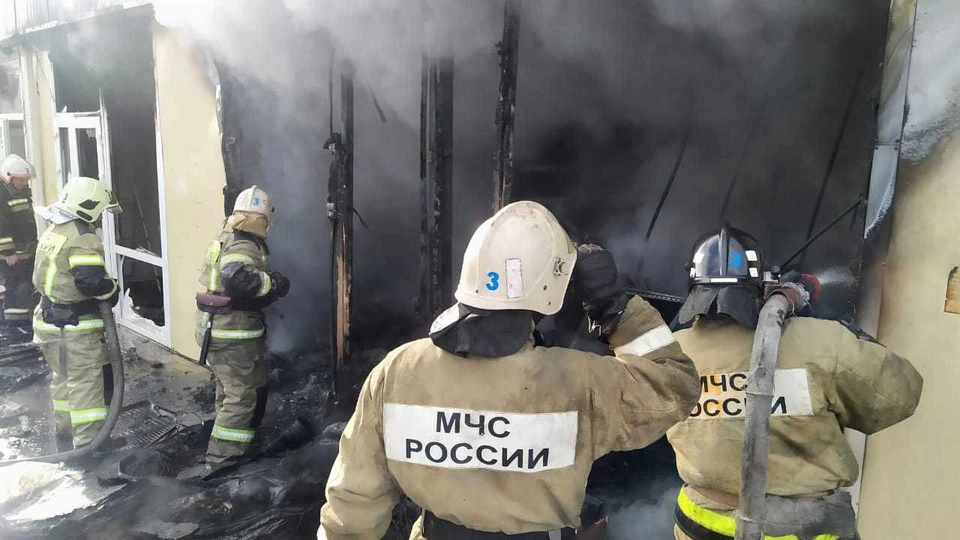 Пожару присвоен повышенный класс опасности. Фото: пресс-служба ГУ МЧС по краю